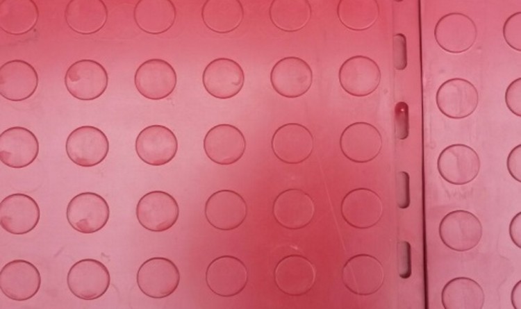 Сборное цветное резиновое напольное покрытие